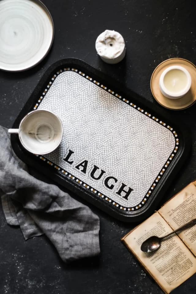 Μεταλλικός δίσκος σερβιρίσματος με μοτίβο μωσαϊκού 28x40 cm