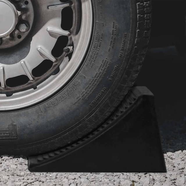 VidaXL Σφήνες Τροχών 4 Τεμ. 16x9x9 εκ. από Καουτσούκ
