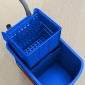 Κάδος σφουγγαρίστρας 20L με Wringer και χερούλι, Κάδος σφουγγαρίστρας σε ρόδες, Πλαστικό, Μπλε