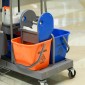 Καρότσι καθαρισμού Καρότσι καθαρισμού με 3 επίπεδα Καρότσι σκουπίσματος με πρέσα, κουβάς 2x18L για ξενοδοχείο