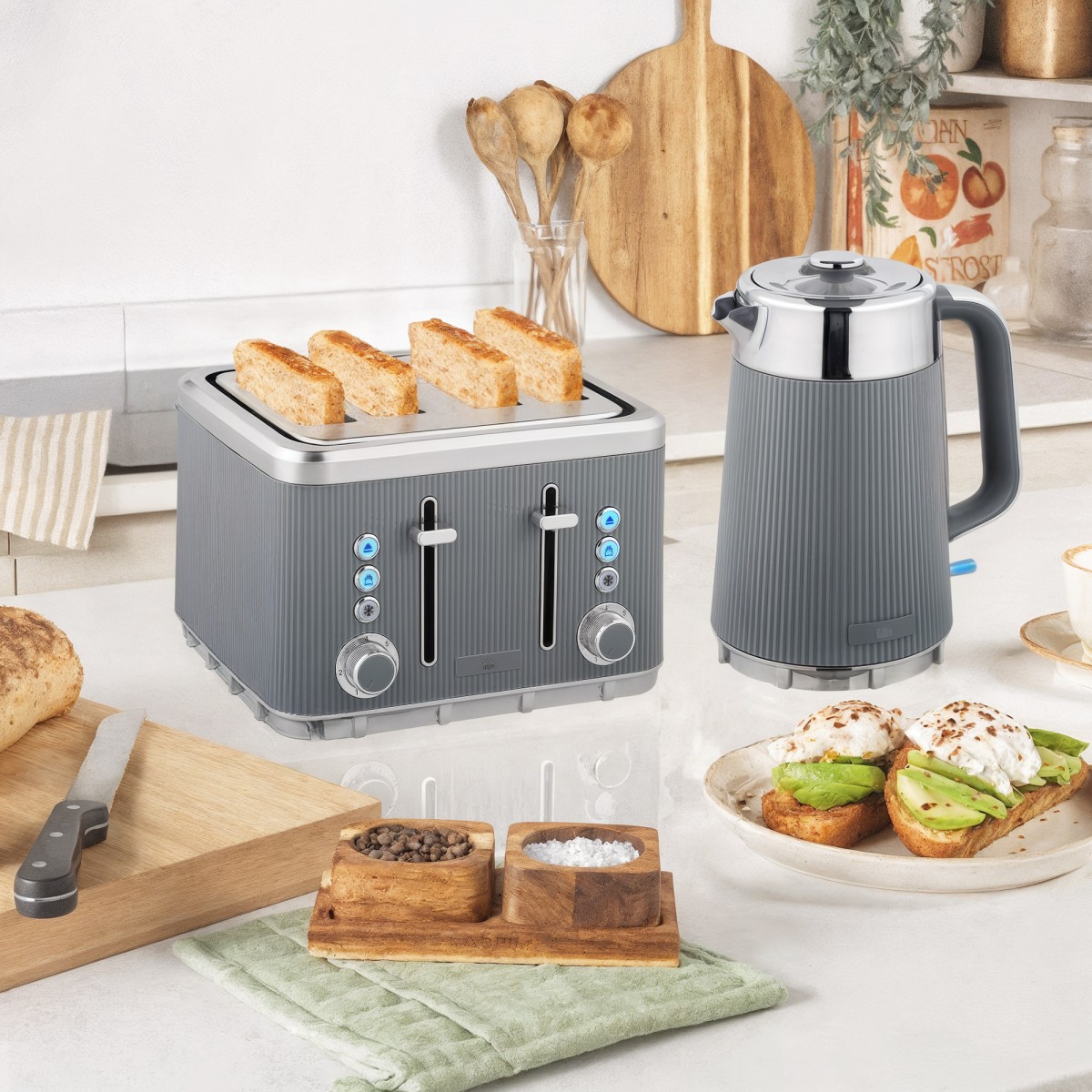 Βραστήρας 2200W, 1,7L με λειτουργία γρήγορου βρασμού, φίλτρο αφαλάτωσης και τοστιέρα 4 τμημάτων με 7 επίπεδα ροδίσματος, γκρι