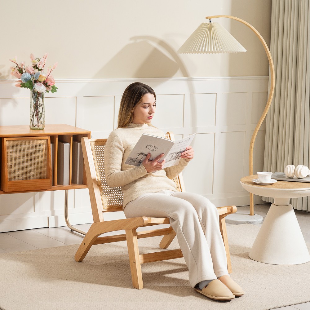 Καρέκλα από ρατάν, καρέκλα ανάγνωσης, ξύλινο πλαίσιο, φαρδύ κάθισμα, 64 x 70 x 74 εκ., φυσικό ξύλο