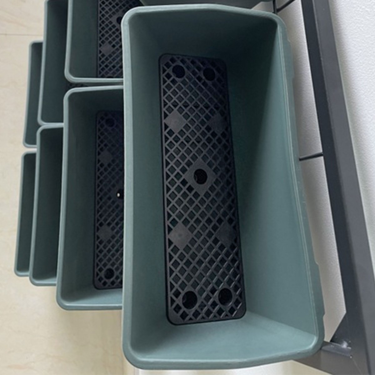 Plant Stairs Flower Stairs 8 Plant Boxes Stackable Weather Resistant 52,5 x 14 x 90 cm Γκρι + Μαύρο