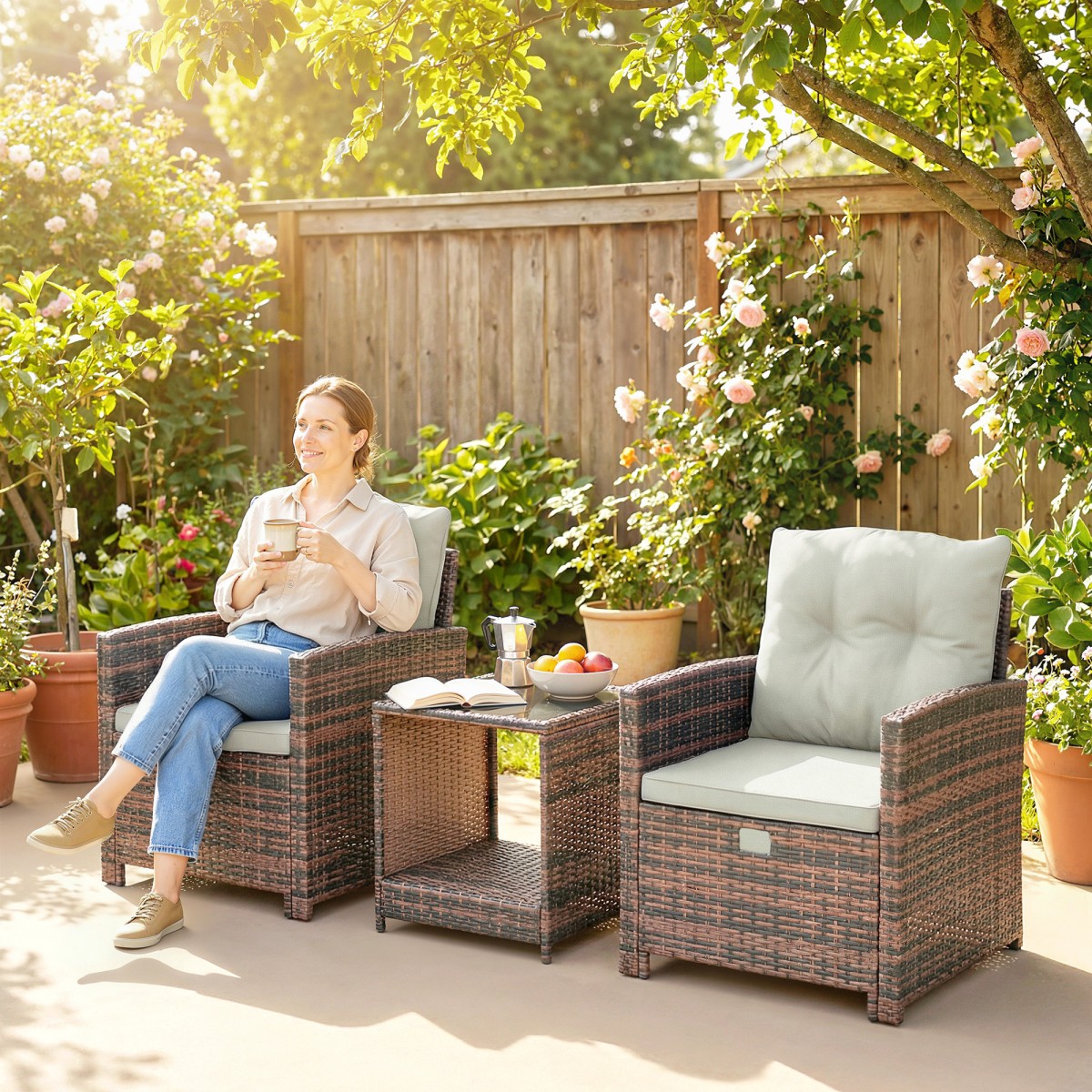 Σετ επίπλων κήπου Rattan Σετ επίπλων μπαλκονιού 5 τεμαχίων με 2 καρέκλες μαξιλάρια τραπέζι σκαμπό θήκη αποθήκευσης κρεμ λευκό