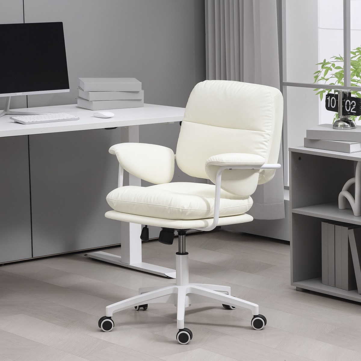 Καρέκλα γραφείου ρυθμιζόμενο σε ύψος με μαλακό μαξιλάρι και κάλυμμα από ψεύτικο δέρμα, εύκαμπτους τροχούς και λειτουργία κλίσης, λευκό