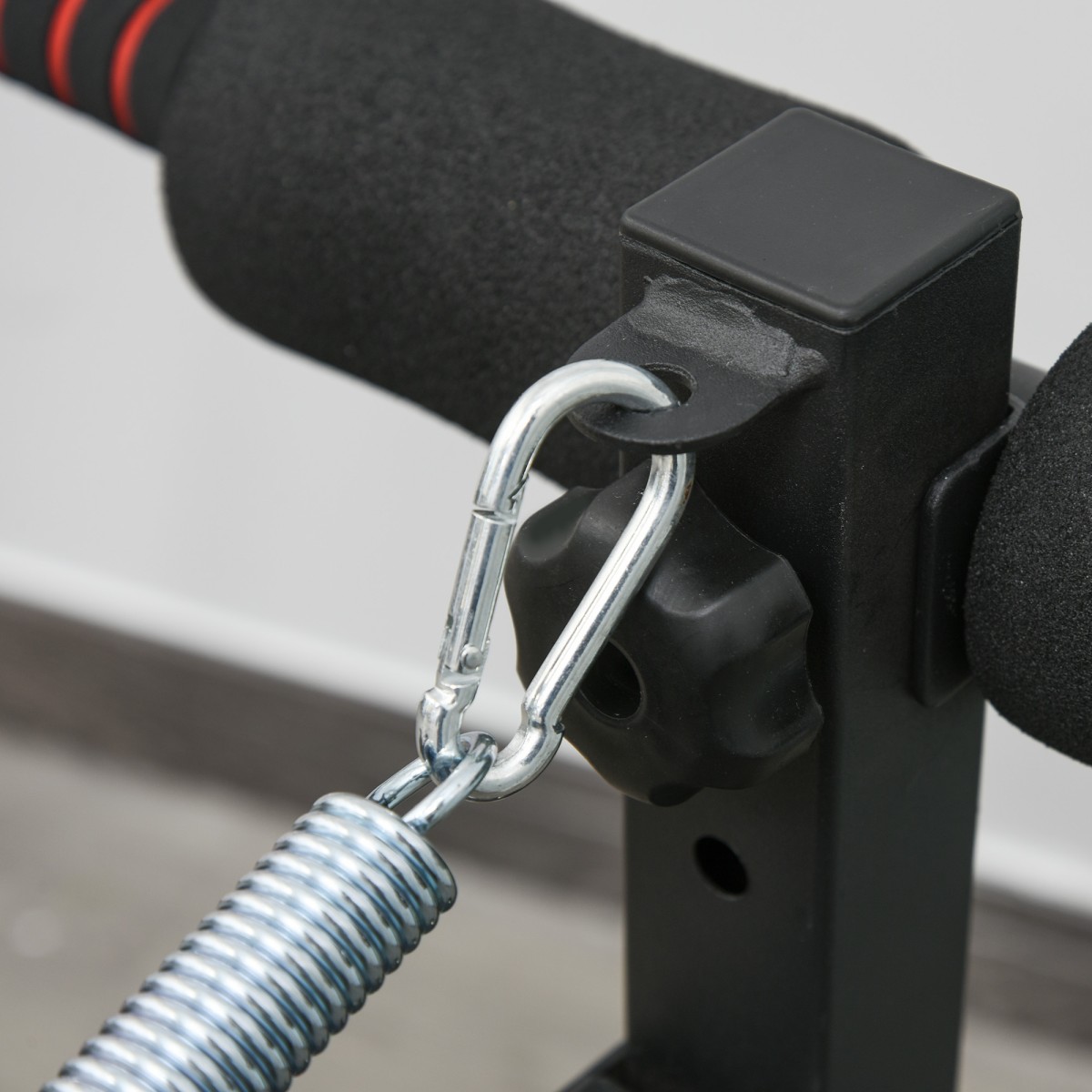 Sit Up Bench Abdominal Trainer with Training Ropes Πάγκος προπόνησης Πολυλειτουργικός Ρυθμιζόμενος & Αναδιπλούμενος 110 kg Χωρητικότητα φόρτωσης Steel Black + Red 137 x 51 x 50-66 cm