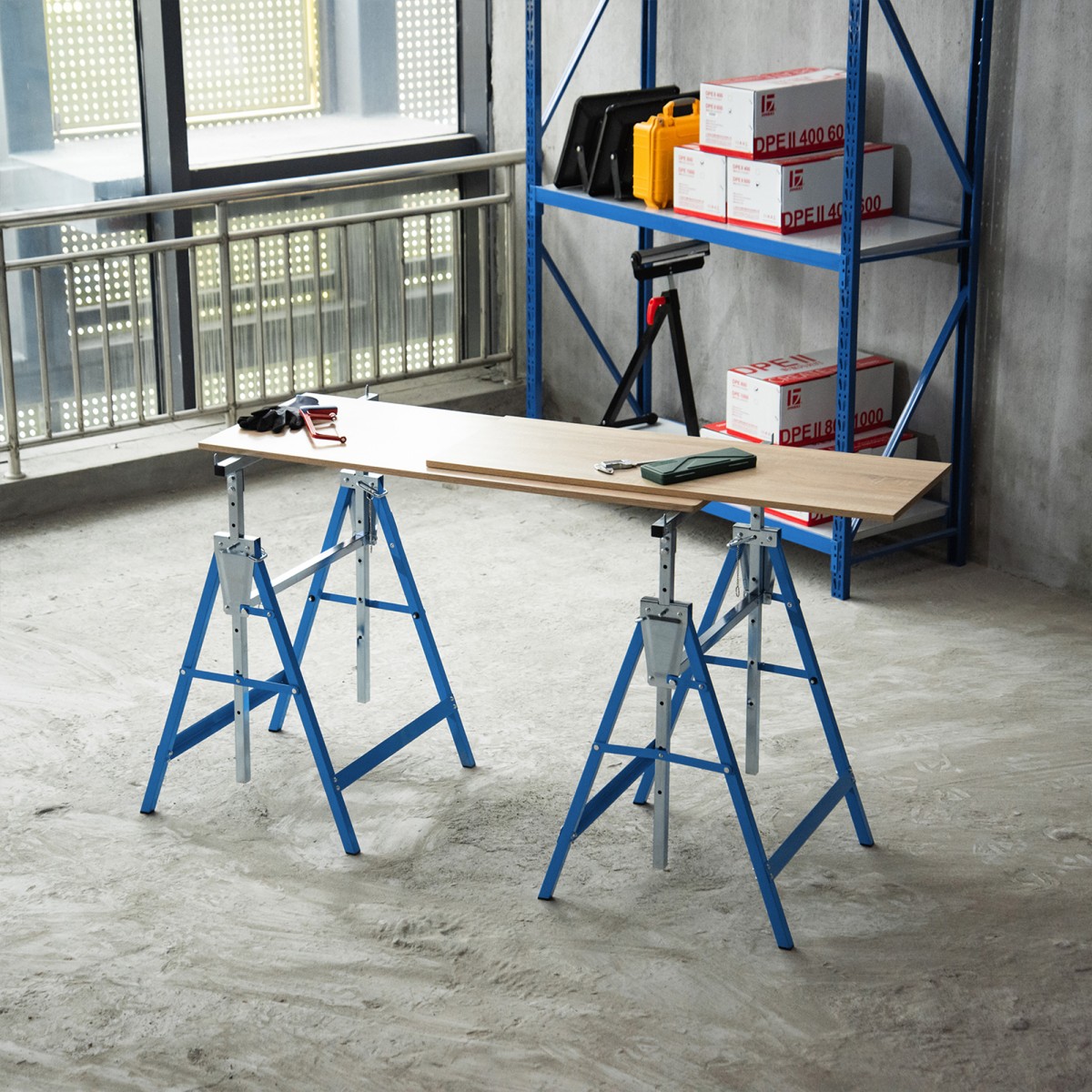 Σετ 2 δοκάρια εργασίας, χωρητικότητα φόρτωσης έως 200 κιλά, πτυσσόμενο τρίγωνο πριονιού, ρυθμιζόμενο ύψος 80-130 cm, σκαλωσιά σκαλωσιάς από ατσάλι, πτυσσόμενο τρίγωνο, τριγωνάκι στήριξης, μπλε