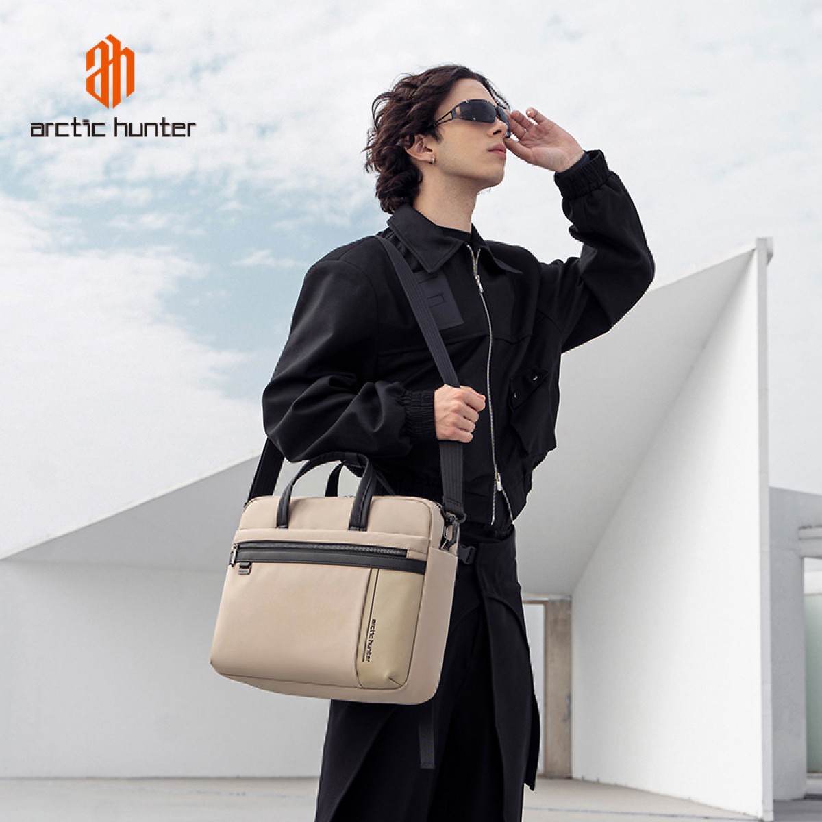 ARCTIC HUNTER τσάντα ώμου GWB00849 με θήκη laptop 15.6", 14L, χακί