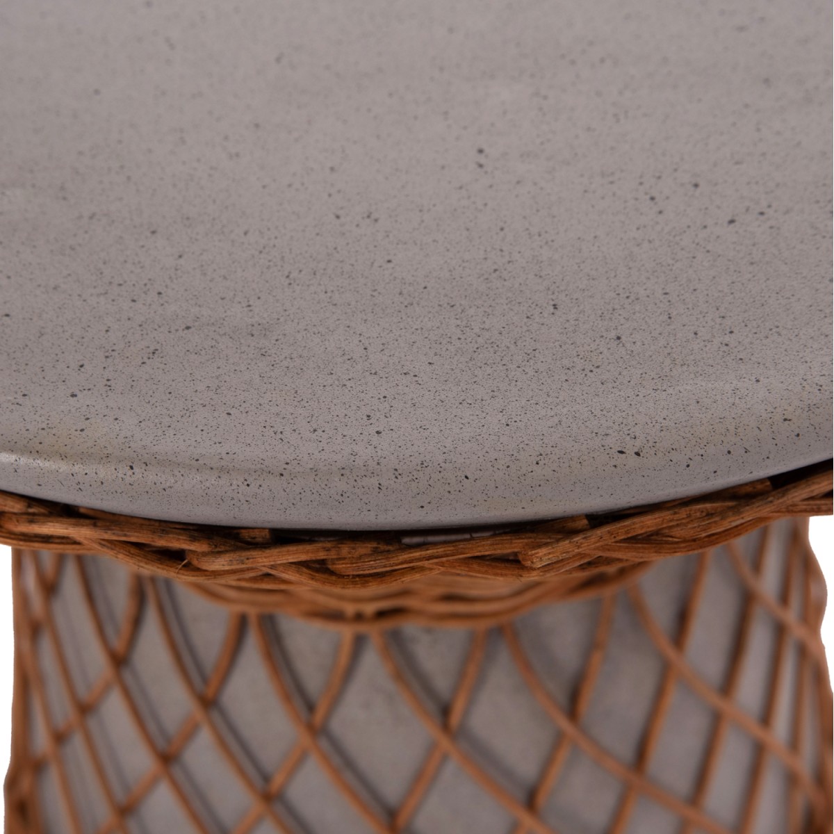 ΒΟΗΘΗΤΙΚΟ ΤΡΑΠΕΖΙ ΣΤΡΟΓΓΥΛΟ DELIA HM18167.03 FIBER CEMENT ΓΚΡΙ & RATTAN Φ40x45Υεκ