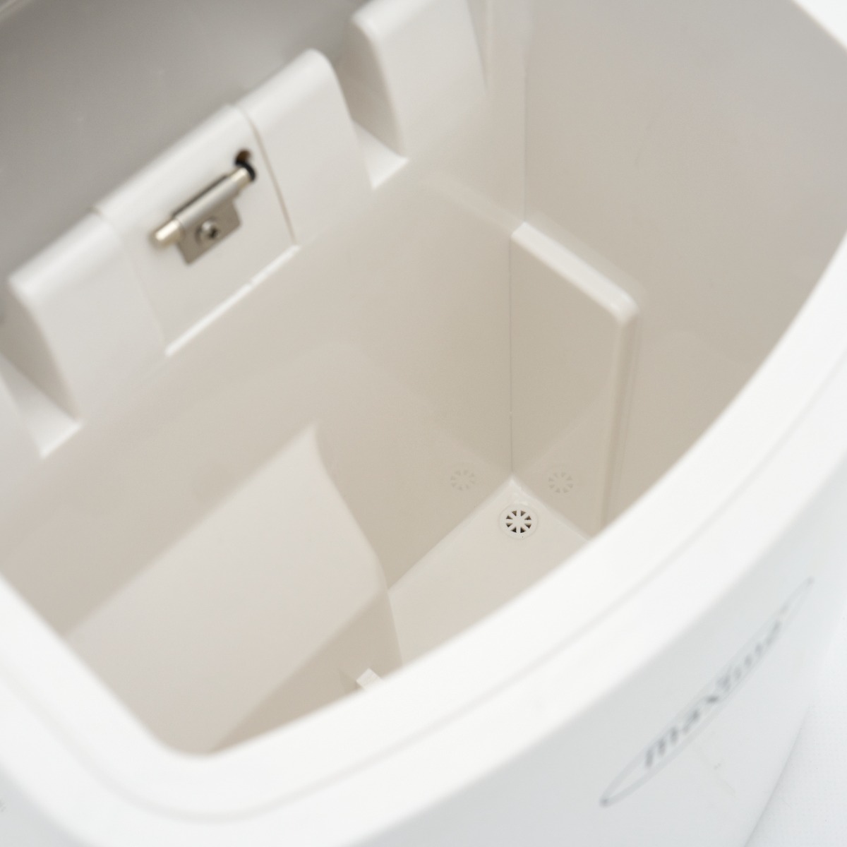 Ice Machine - 10-12kg/day - Bullet Cubes - Air Cooled - White