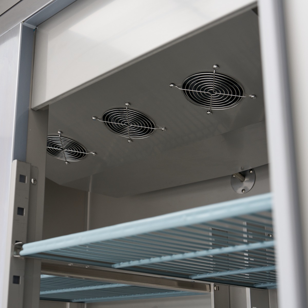 Freezer - 1200L - 6 Adjustable Shelves (2/1 GN) - Stainless Steel - on Wheels