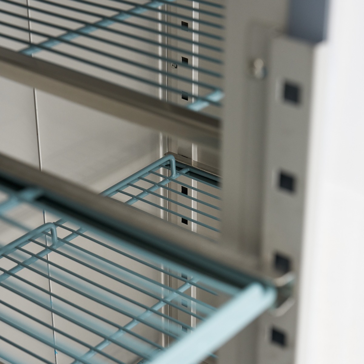 Freezer - 1200L - 6 Adjustable Shelves (2/1 GN) - Stainless Steel - on Wheels