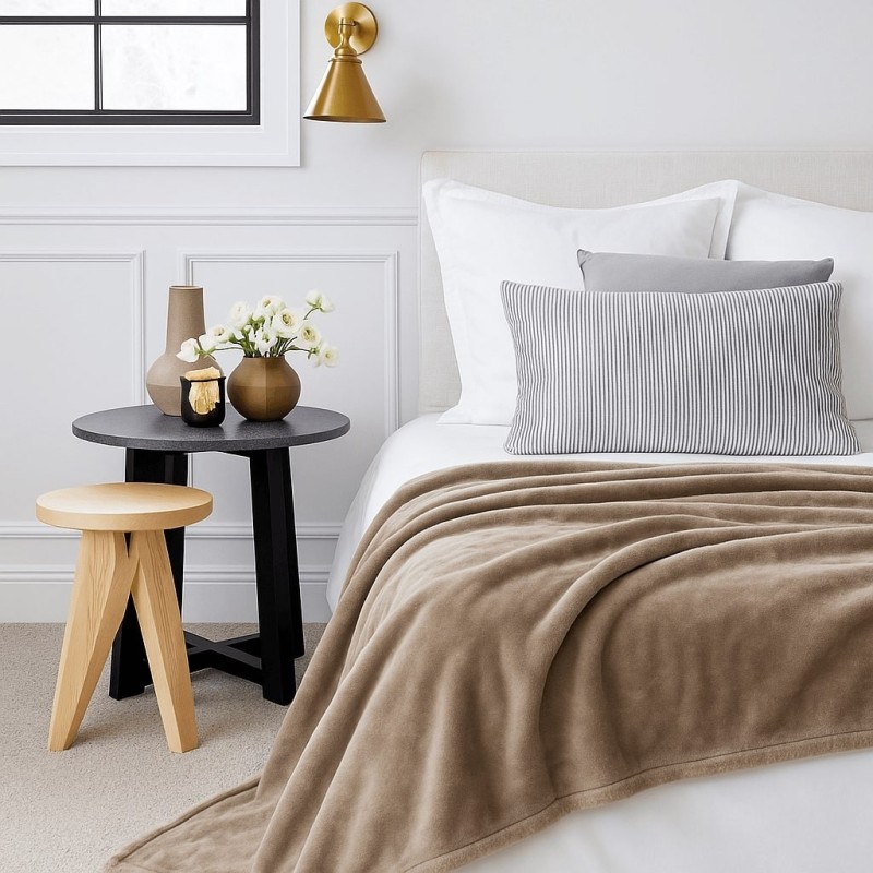 Κουβέρτα υπέρδιπλη μπεζ βελουτέ από 100% polyester 220x240εκ.