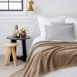 Κουβέρτα υπέρδιπλη μπεζ βελουτέ από 100% polyester 220x240εκ.