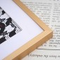 Κορνίζα τοίχου μεταλλική χρυσή με ακρυλικό τζάμι 30x30εκ.