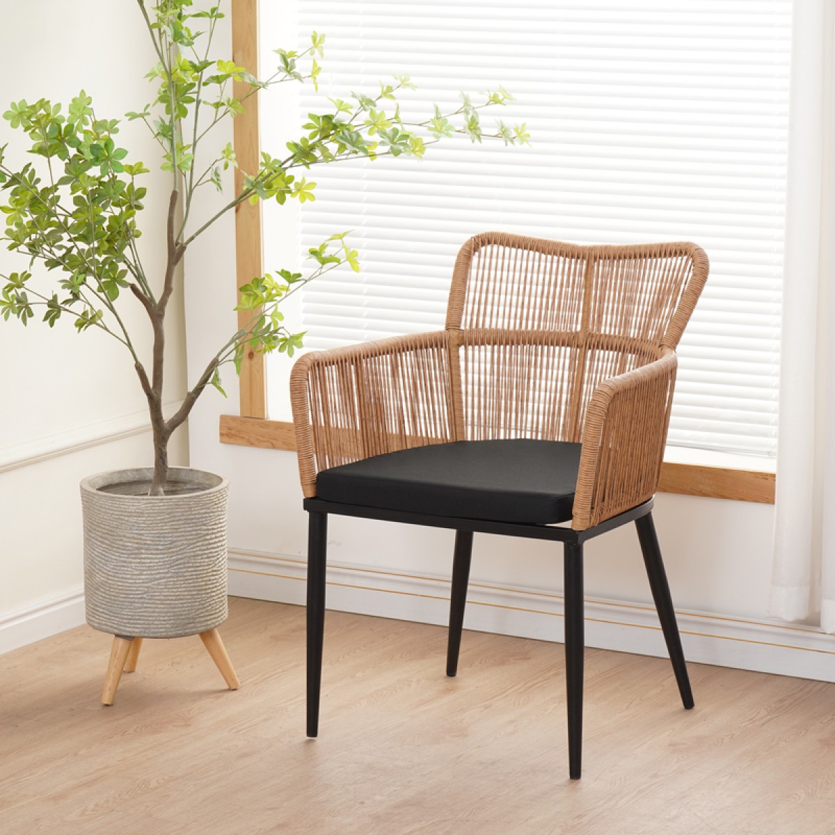 Πολυθρόνα Naoki pakoworld pe rattan -metal σε φυσική απόχρωση με μαύρα πόδια/μαξιλάρι 59x62.5x82εκ