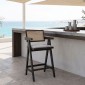 Σκαμπό bar με μπράτσα Winslow pakoworld ξύλο rubberwood μαύρο-pvc rattan φυσικό-ύφασμα γκρι