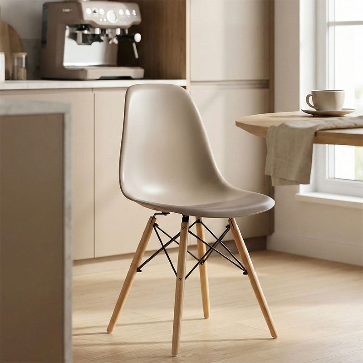 Καρέκλα Julita pakoworld PP cappuccino με φυσικό πόδι 46x52x80εκ