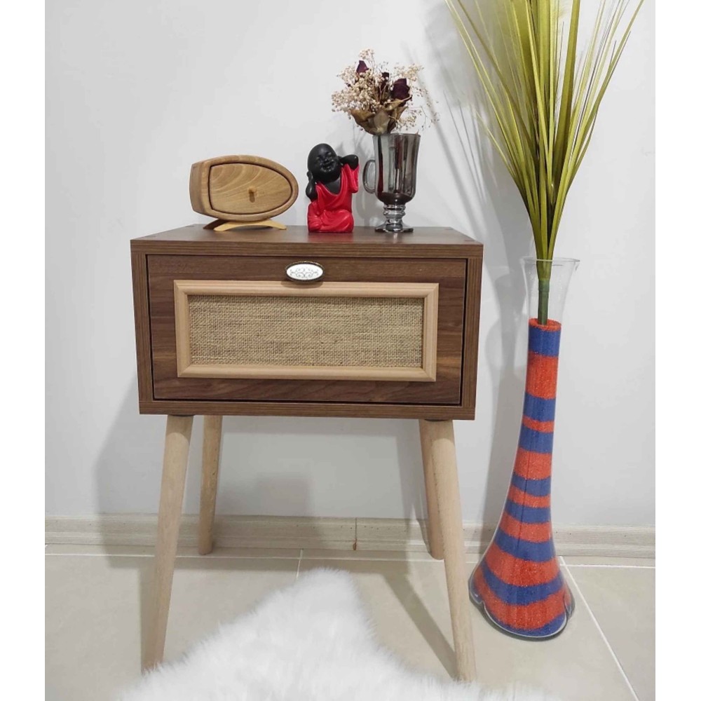 Κομοδίνο Υπνοδωματίου με Διακοσμητική Πρόσοψη και Αποθηκευτικό Χώρο - Καρυδί (Ξύλινο κομοδίνο)