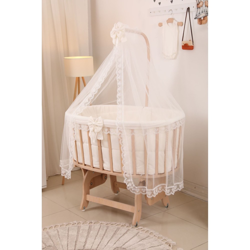 Ξύλινο Καλάθι Λίκνισμα με Δαντελένιο Σετ Ύπνου – Κρεμ