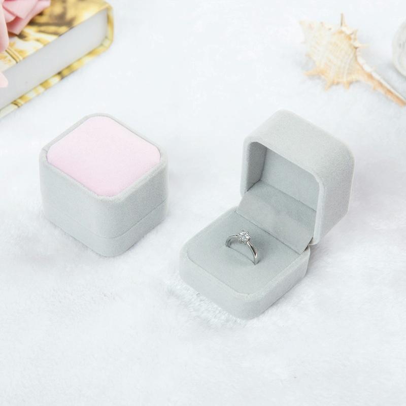 3 PCS Wedding Jewelry Accessories Square Velvet Jewelry Box Jewelry Display Case Gift Boxes Ring Earrings Box(Beige)
