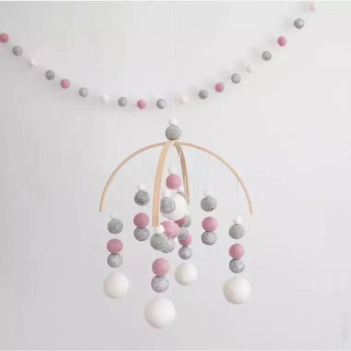 Ball Wind Chime Bed Bell Crib With Children Room Decoration Props Fun Toys, Size: 38x100cm(Bean Pink)
