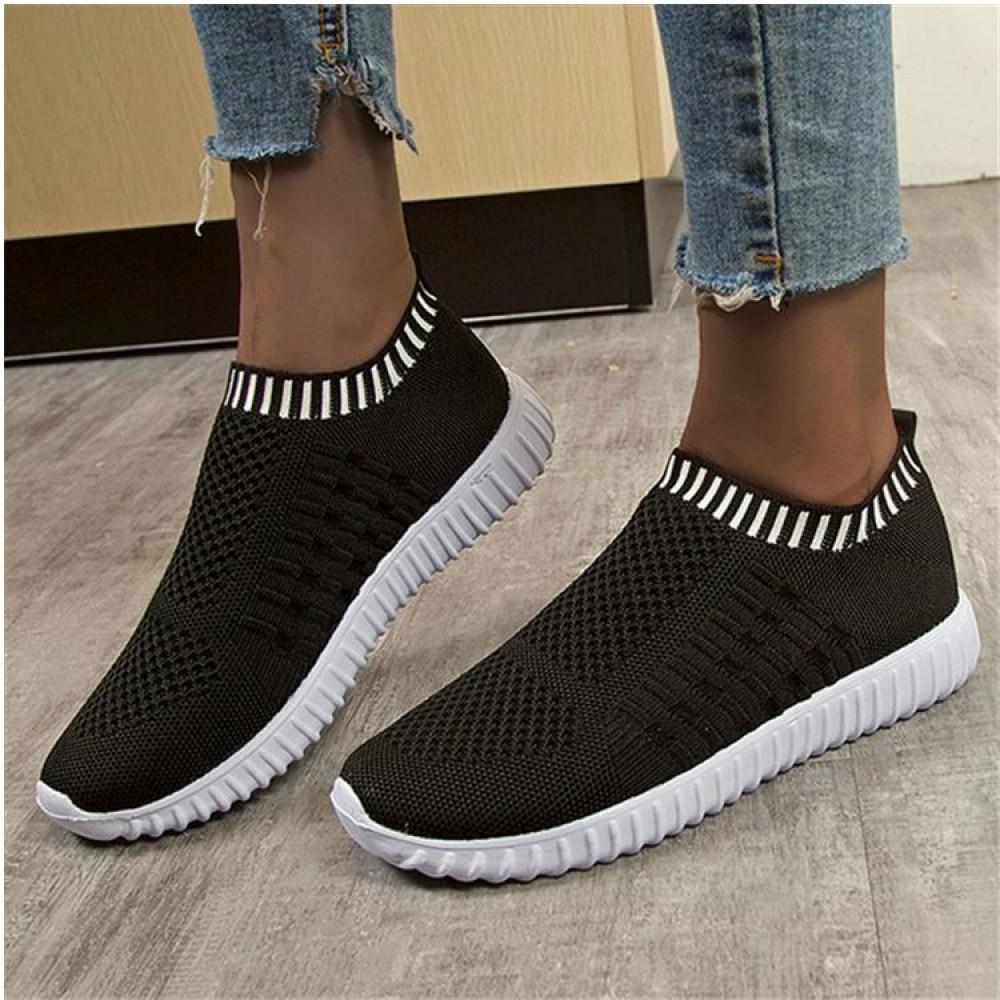 Large Size The Trend Of Women Shoes Wild Sports Leisure Flying Running Shoes, Shoe Size:40(Black)