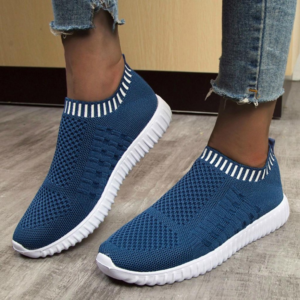 Large Size The Trend Of Women Shoes Wild Sports Leisure Flying Running Shoes, Shoe Size:40(Blue)