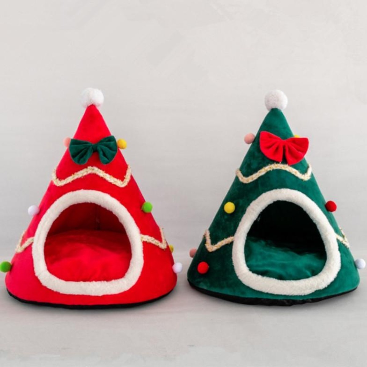 Three-dimensional Sponge Christmas Hat Shaped Pet Bed Nest Warmth Supplies, Size:Medium 45x55cm(Red)