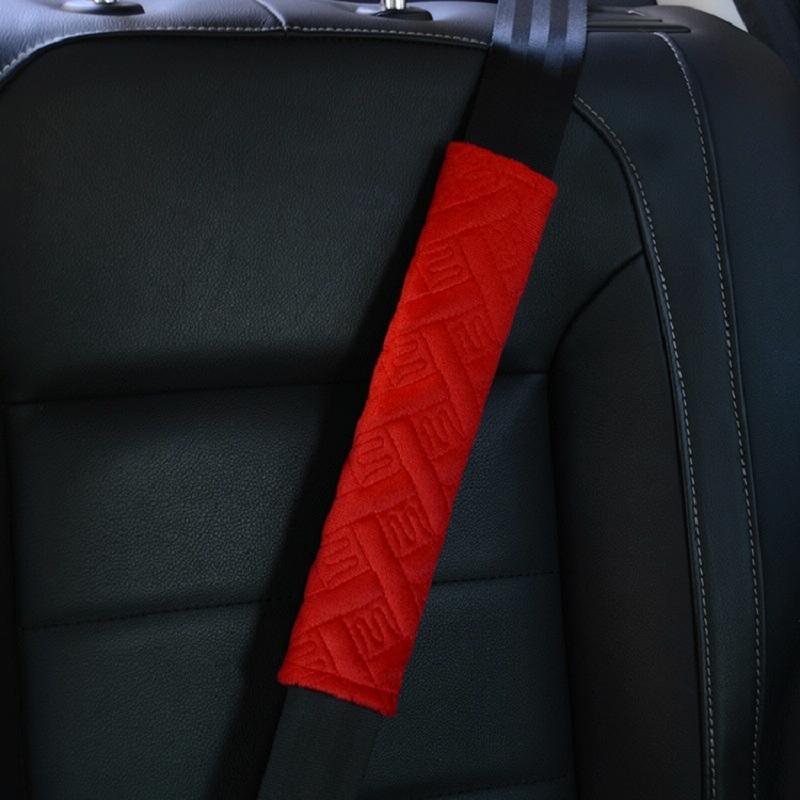 1pair Car Plush Seat Belt Embroidered Shoulder Pad Cover(Red)