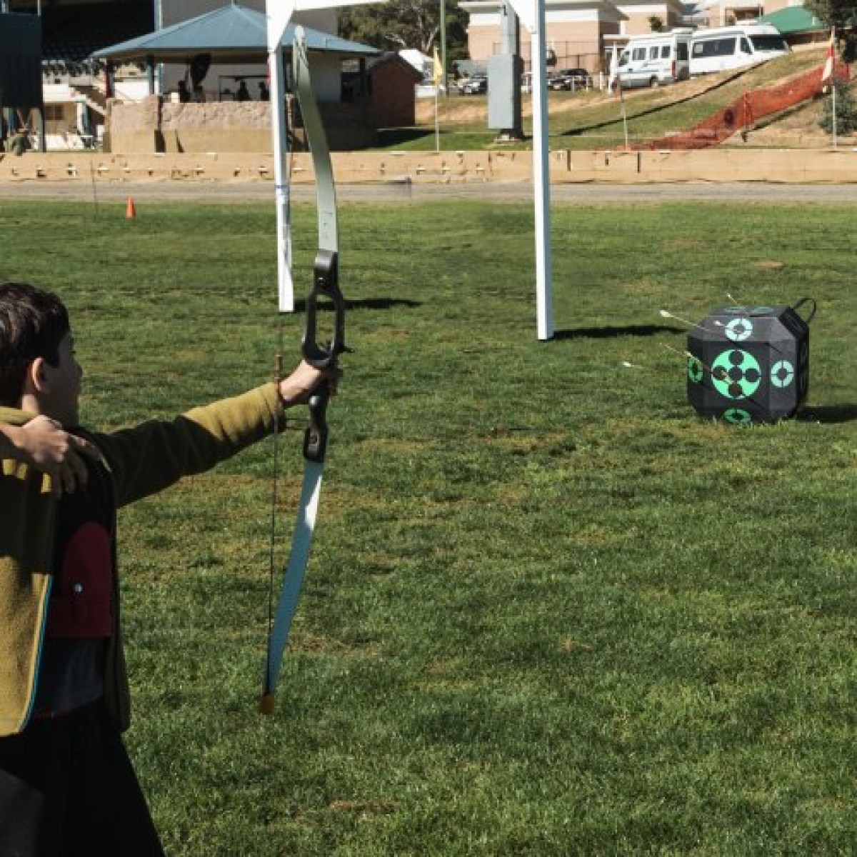 VEVOR Archery Target, 15"x15" All-side Shotting Archery Target, Outdoor Portable Target Archery Target with Carry Handle, Εύκολη αφαίρεση βέλους, Μεγάλη ορατότητα, Ελαφρύ, Εύκολο στη μεταφορά, Μαύρο