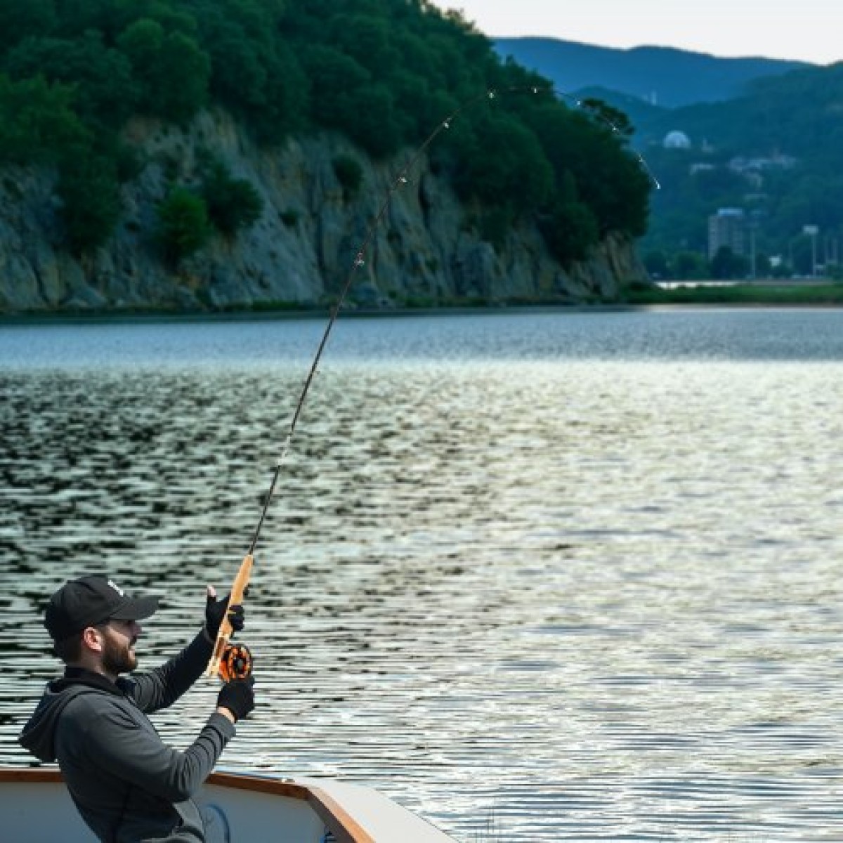 VEVOR Fly Fishing Combo Kit, IM7 Carbon Fly Fishing Rod and Reel Combo, Starter Fly Rod and Reel Outfit with Rod Bag, Tackle Box, 6 Short-Tail & 4 Long-Tail Fly Hooks, για ταξίδια, επιλογή διακοπών