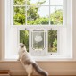 VEVOR Cat Door for Window, Ρυθμιζόμενη ώστε να ταιριάζει πλάτος παραθύρου 686-813 mm, 4 ασφαλείς λειτουργίες κλειδώματος, πλαίσιο αλουμινίου και γυαλί υψηλής διαφάνειας, μαγνητικό κλείσιμο, ανθεκτική στις καιρικές συνθήκες Πόρτα κατοικίδιων ζώων για γάτες