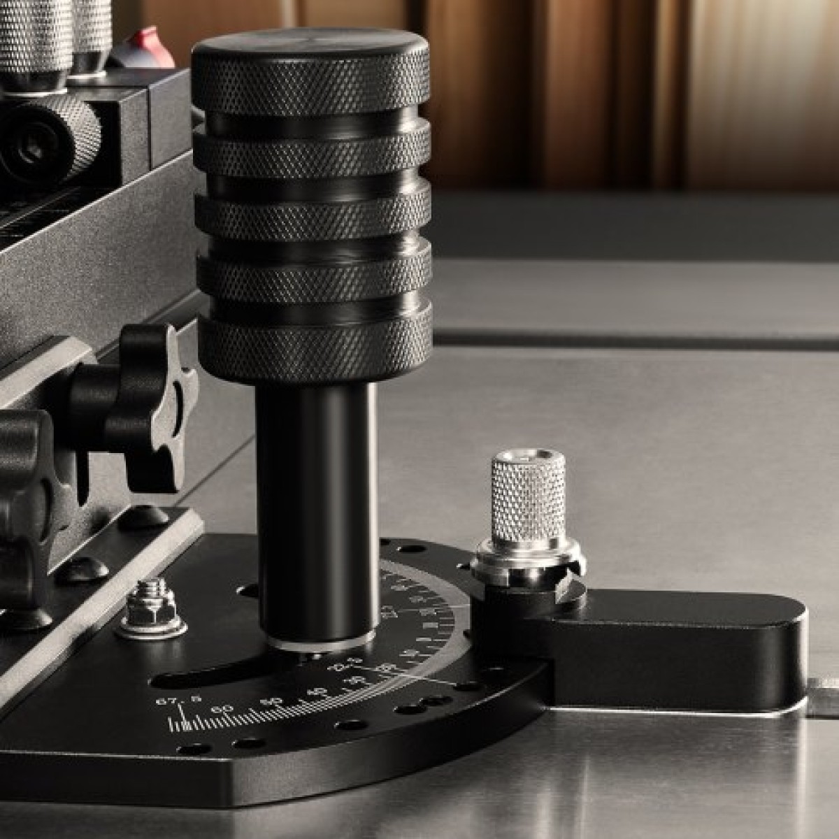 VEVOR Precision Miter Gauge, τυπική υποδοχή 19 x 9,5 mm, επιτραπέζιο κράμα αλουμινίου μετρητή κοπής με σχάρα 45,7 cm με ρυθμιζόμενο έμβολο με ελατήριο και αφαιρούμενο δίσκο, για επεξεργασία ξύλου