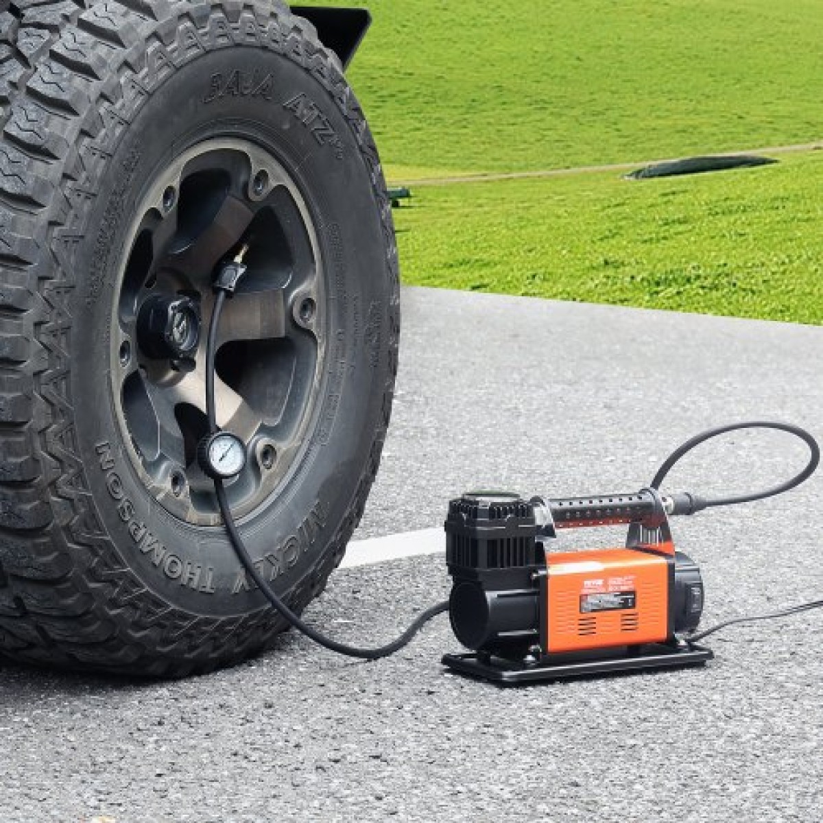 Φορητό φουσκωτό ελαστικών VEVOR 12V, αεροσυμπιεστής βαρέως τύπου 7.06CFM, αντλία αέρα εκτός δρόμου 150 PSI με αντάπτορες για φορτηγό SUV RV αυτοκινήτου - Περιλαμβάνει καλώδιο τροφοδοσίας 6.5FT, σωλήνα αέρα 26FT με μανόμετρο, τσάντα μεταφοράς