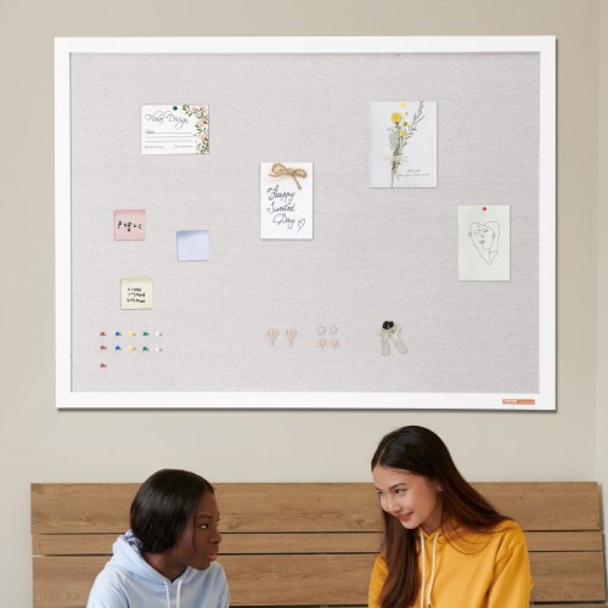 Πίνακας από λευκό φελλό VEVOR 48"x36" με λινό επιφάνεια – Κομψός πίνακας ανακοινώσεων τοίχου για σπίτι, σχολείο, γραφείο – Κομψός και λειτουργικός πίνακας ανακοινώσεων