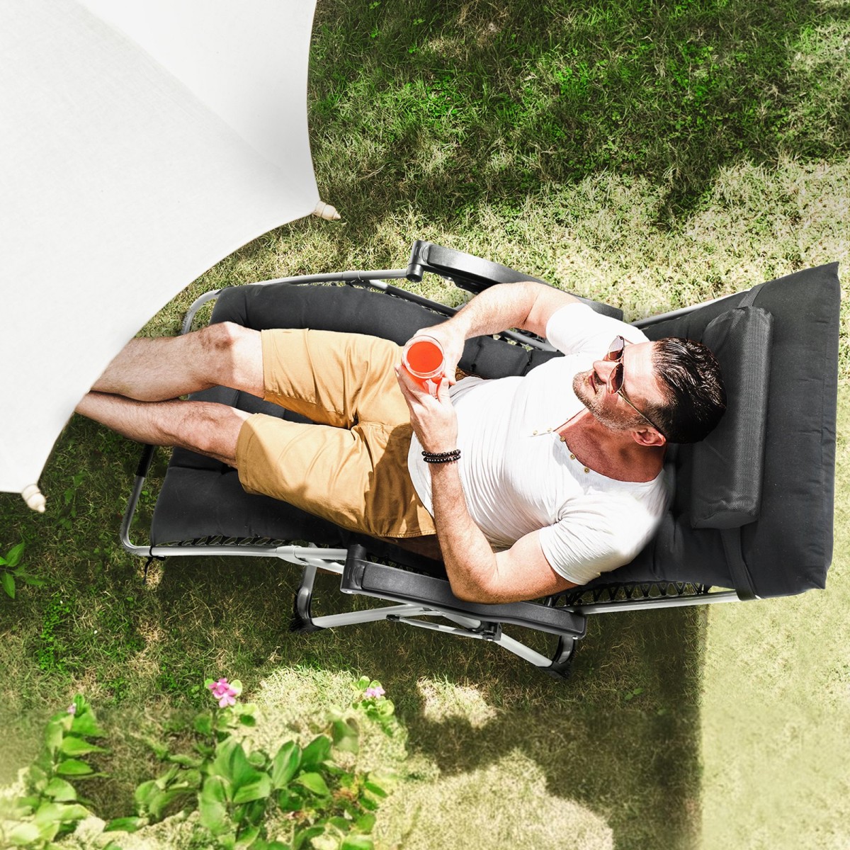 Καρέκλα VEVOR Zero Gravity, 33 ιντσών Zero Gravity Recliner Lounge Chair για εσωτερικούς και εξωτερικούς χώρους, Ρυθμιζόμενη καρέκλα Anti Gravity με μαξιλάρι, προσκέφαλο, υποπόδιο και ποτηροθήκη, 500 lbs, Μαύρο