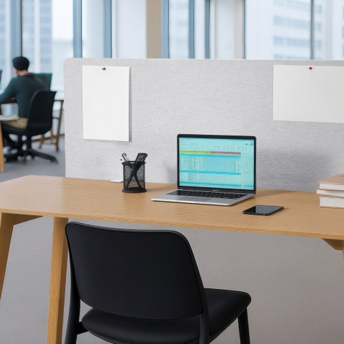 VEVOR Desk Divider Privacy Panel, 1524 x 610 mm Σφιγκτήρας Διαμέρισμα γραφείου γραφείου, PET Cubicle Partition Panel, Workstation Privacy Divider με 2 σφιγκτήρες τύπου C για γραφείο, ανθεκτικό δωμάτιο, βιβλιοθήκη