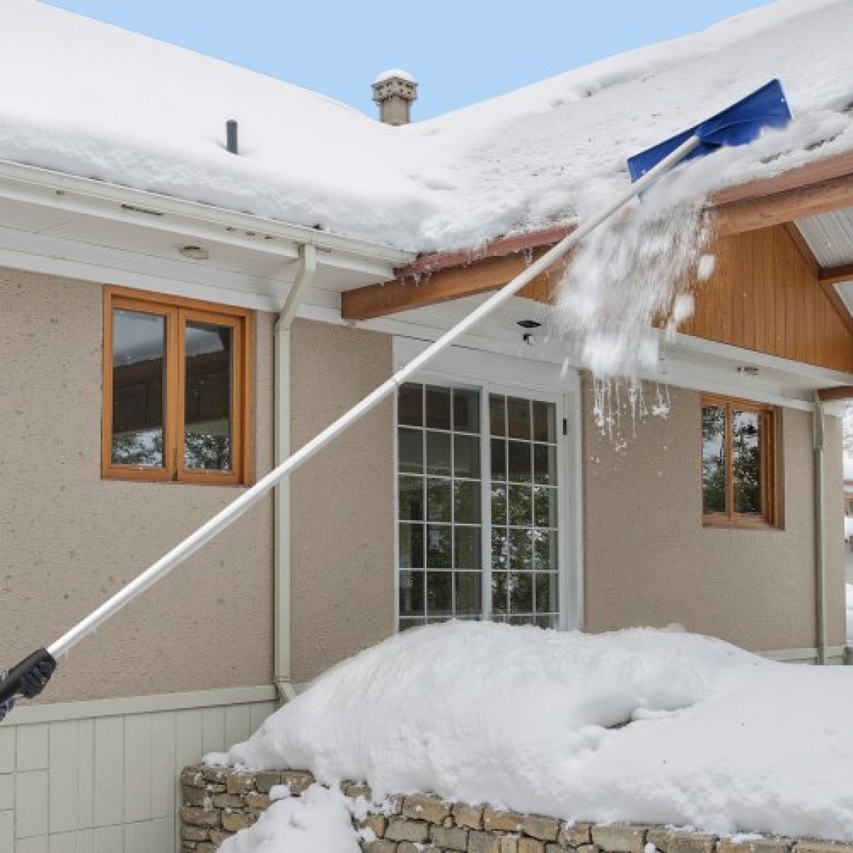 VEVOR Snow Roof Rake, 60cm PP Πλαστική λεπίδα, 1,18-5,55 m Ρυθμιζόμενη ξύστρα οροφής με ρόδες, αντιολισθητικό εργαλείο αφαίρεσης χιονιού με αντιολισθητική λαβή, ελαφριά τσουγκράνα ταράτσας σπιτιού για αφαίρεση συντριμμιών από φύλλα