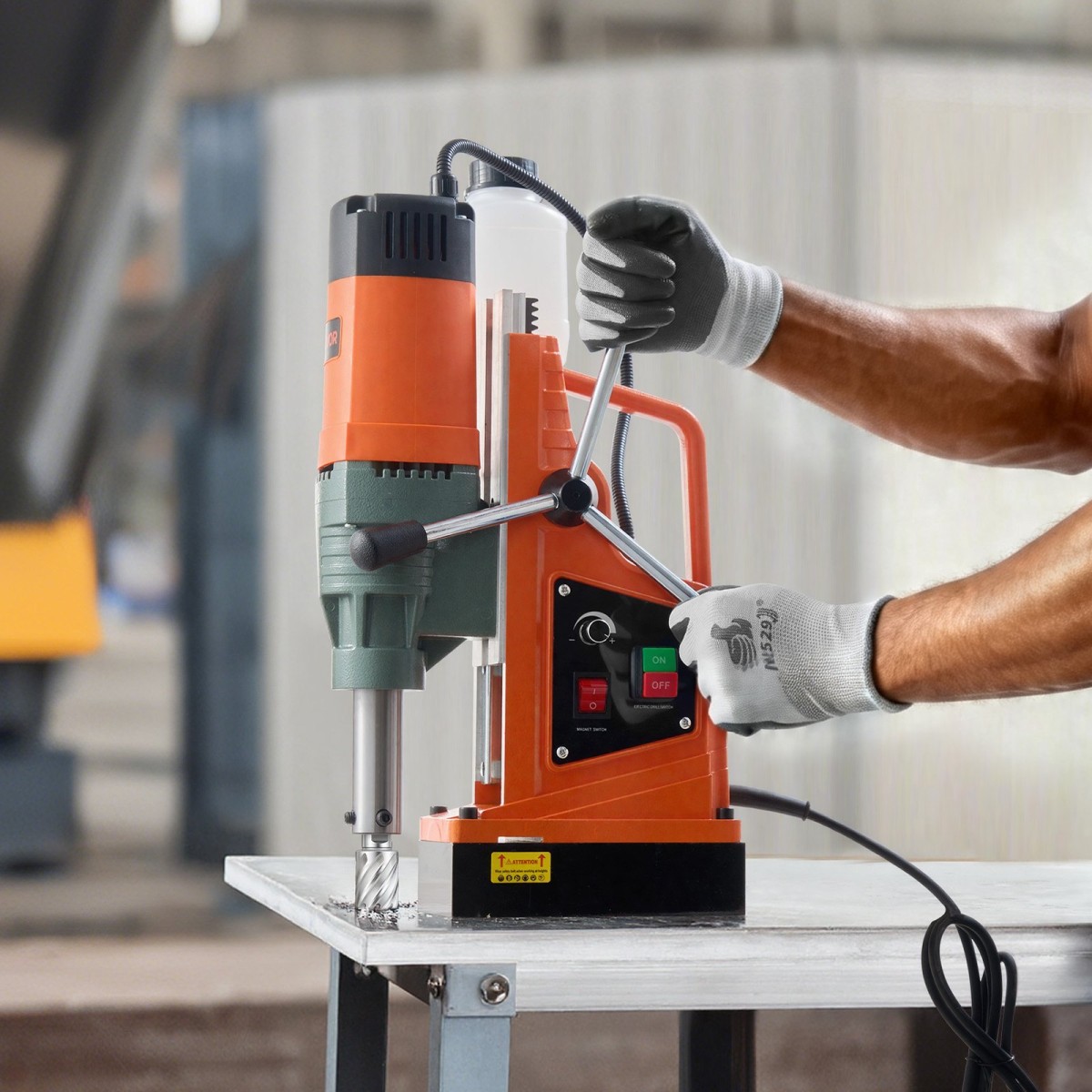 VEVOR Magnetic Drill, 1550W κινητήρας 50 mm Διάμετρος πυρήνα, 13000 N Magnetic Force, 0-550 RPM Μεταβλητή ταχύτητα, Φορητό ηλεκτρικό τρυπάνι Magnetic Magnetic Machine Drilling for Metal Surface, Home Improvement