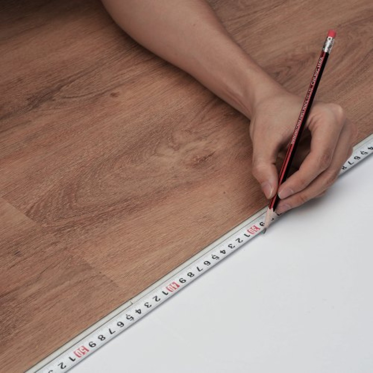 VEVOR Πλακάκια δαπέδου Interlocking Vinyl 1220 X 185 mm, 10 πλακάκια πάχους 5,5 mm που κουμπώνουν μαζί, DIY δάπεδο με κόκκους ξύλου βαθύ καφέ για κουζίνα, τραπεζαρία, υπνοδωμάτια και μπάνια, Εύκολη διακόσμηση σπιτιού