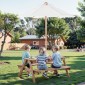VEVOR Παιδικό τραπέζι πικνίκ με ομπρέλα, 3 σε 1 Τραπέζι με άμμο και νερό, Ξύλινο τραπέζι και πάγκο εξωτερικού χώρου με 2 δίσκους, έπιπλα αίθριου τραπεζαρίας 4 ατόμων για κήπο, πίσω αυλή και βεράντα (Wal)