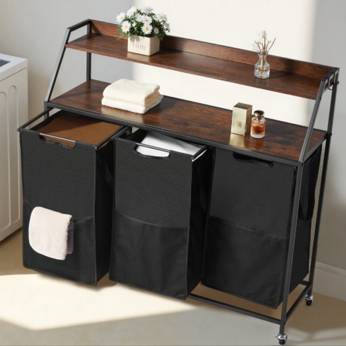 VEVOR 2 Tiers Laundry Sorter, Tall Laundry Hammper με μεταλλικό σκελετό και ξύλινο επιτραπέζιο, 3 Section Rolling Basket Organizer Storage με Ladder ράφια και 600D Oxford υφασμάτινες τσάντες για βρώμικα ρούχα