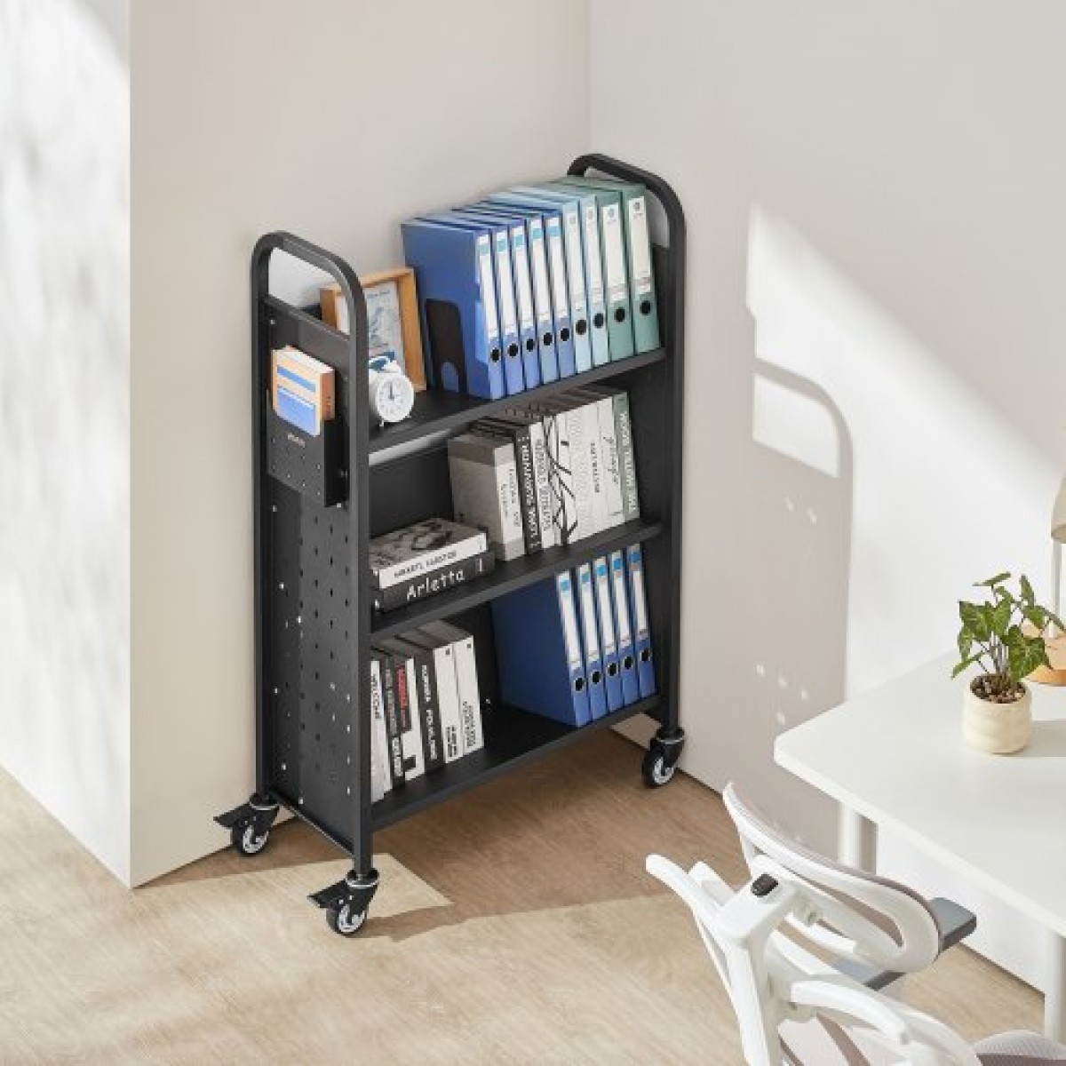 Καρότσι βιβλίων VEVOR Rolling Library, Χωρητικότητα 150 kg, 77 x 38 x 122 cm Καρότσι βιβλιοθήκης, Ράφια μονής όψης σε σχήμα V με ρόδες 76,2 mm που κλειδώνουν, φορτηγό βιβλίου για ράφια σπιτιού γραφείου και σχολείου, Μαύρο