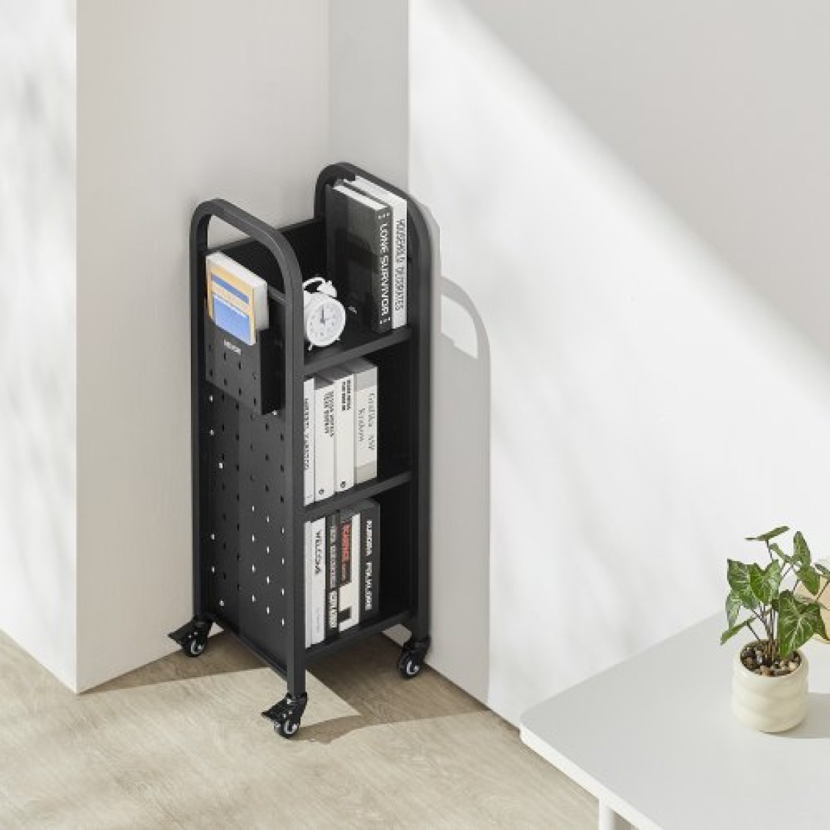 Καρότσι βιβλίων VEVOR Rolling Library, Χωρητικότητα 100 kg, 32 x 35 x 93,5 cm Καρότσι βιβλιοθήκης, Ράφια σε σχήμα L μονής όψης με ρόδες που κλειδώνουν 50,8 mm, φορτηγό βιβλίων για ράφια σπιτιού γραφείου και σχολείου, Μαύρο