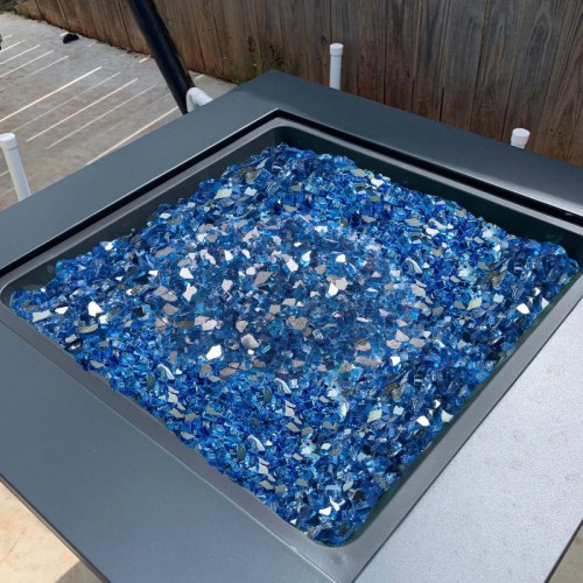 VEVOR Fire Glass, 10LBS / 4,5KG Βράχοι τζακιού ανθεκτικοί σε υψηλή θερμοκρασία, 1/2 ίντσας / 12,7 mm Reflective & Smokeless Firepit Glass Rock, High Luster Stone Landscaping for Fire Pit Table, Pacific Blue