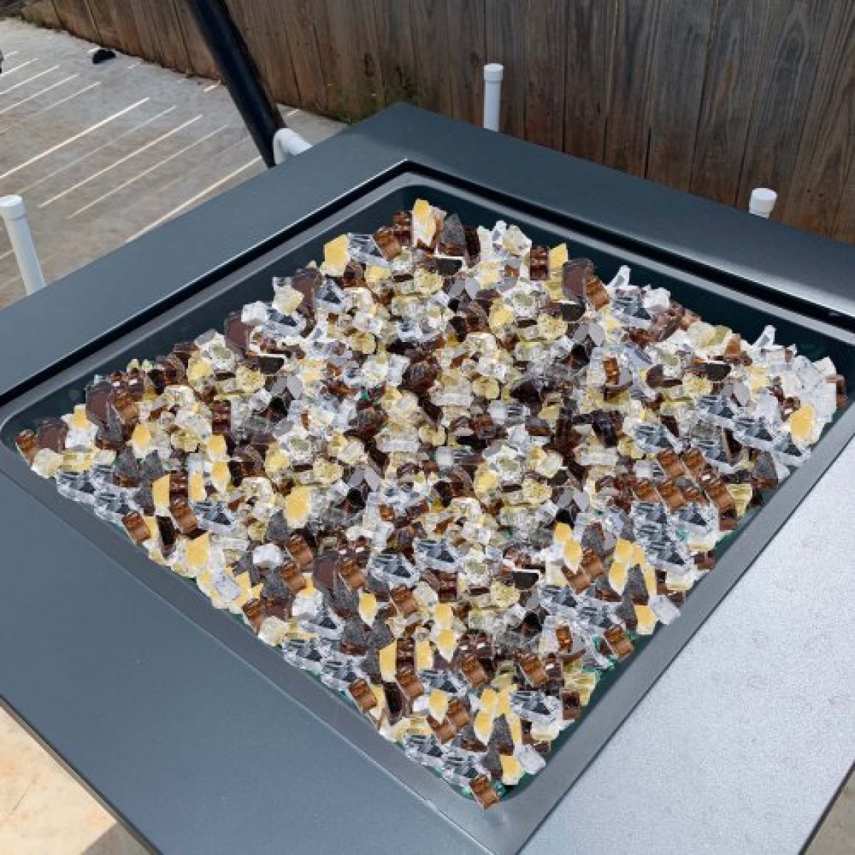 VEVOR Fire Glass, 10 LBS / 4,5 KG Ανθεκτικά σε υψηλές θερμοκρασίες πέτρες τζακιού, 1/2 ίντσας / 12,7 mm Reflektive Firepit Glass Rock, High Luster Stone Landscaping for Fire Pit table, Copper + Clear + Gold