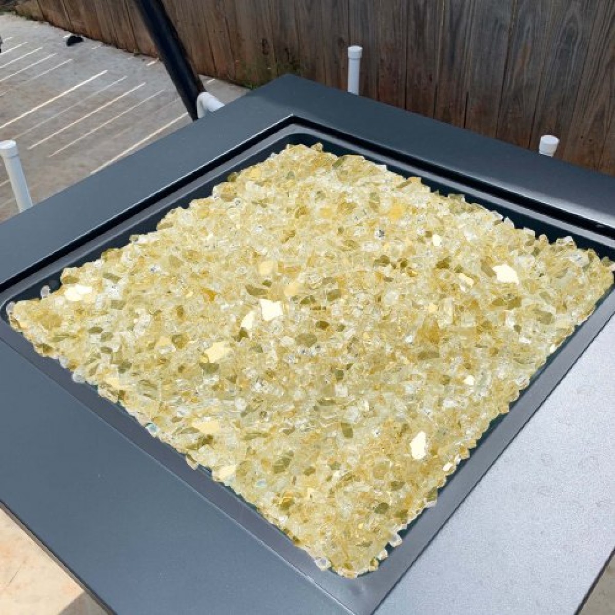 VEVOR Fire Glass, 10 LBS / 4,5 KG Βράχοι τζακιού ανθεκτικοί σε υψηλές θερμοκρασίες, 1/2 ίντσας / 12,7 mm ανακλαστικός & άκαπνος γυάλινος βράχος, πέτρα υψηλής λάμψης εξωραϊσμού για τραπέζι πυρκαγιάς, χρυσός