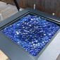 VEVOR Fire Glass, 10LBS/4,5KG Βράχοι τζακιού ανθεκτικοί σε υψηλές θερμοκρασίες, 3/4-ιντσών / 19,05 mm αντανακλαστικές & άκαπνες γυάλινες χάντρες, πέτρινο τοπίο υψηλής λάμψης για τραπέζι πυρκαγιάς, μπλε κοβαλτίου