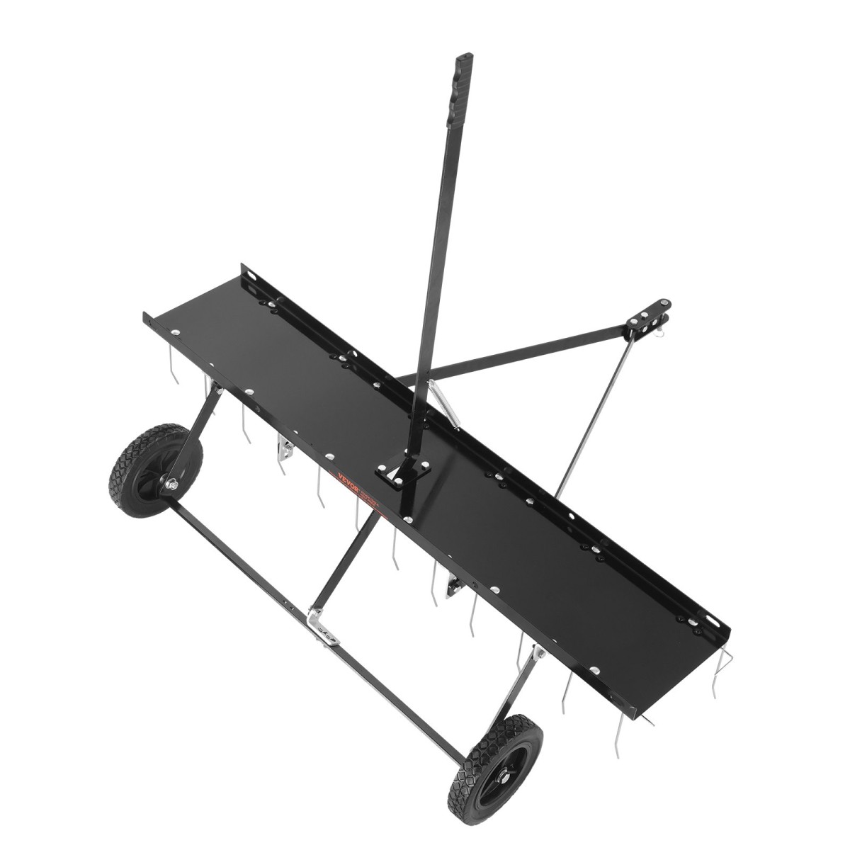 VEVOR Tow Behind Dethatcher, 48 ιντσών Tow Dethatcher με 24 Spring Steel Tines, Lawn Dethatcher Rake για ATV ή Mower, Tow Behind Lawn Rake with Lift Handle for Garden Farm Grass